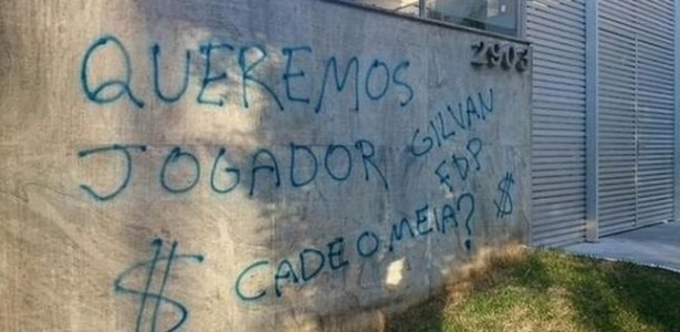 Vândalos picham a sede administrativa do Cruzeiro  - Reprodução / Twitter