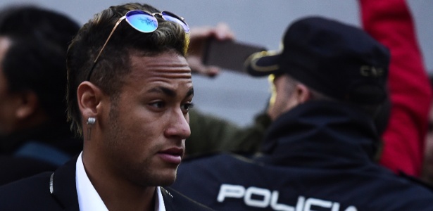 Neymar enfrenta três procedimentos na Justiça Federal brasileira. Em um deles, é acompanhado por dois dirigentes do Barcelona - AFP PHOTO/ JAVIER SORIANO