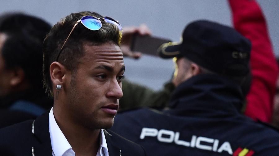 Neymar deixa o Tribunal da Espanha, onde prestou depoimento à justiça espanhola sobre transferência ao Barça  - AFP PHOTO/ JAVIER SORIANO