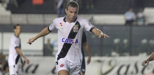 "Lá atrás tem que tomar cuidado também para não tomar gol", diz volante - Paulo Fernandes/Vasco.com.br