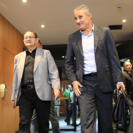 Coronel Nunes com Tite em foto de 2016; presidente da CBF fez passagem relâmpago por Sochi - Lucas Figueiredo/CBF