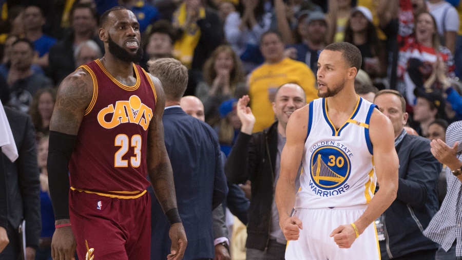 Stephen Curry e Lebron James durante duelo Warriors x Cavaliers - Kyle Terada/USA Today Sports