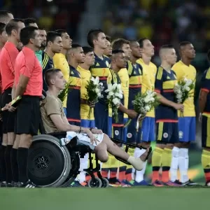 Brasil vence a Colômbia em amistoso com homenagens à Chapecoense