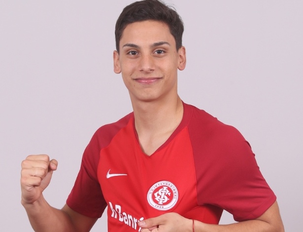 Sarrafiore posa com a camisa do Inter em anúncio do clube gaúcho - Ricardo Duarte/Inter