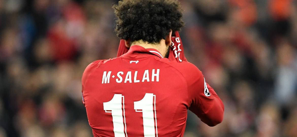 Salah não precisa se envergonhar: Liverpool torce para o rival Manchester United nesta quarta - LLUIS GENE / AFP