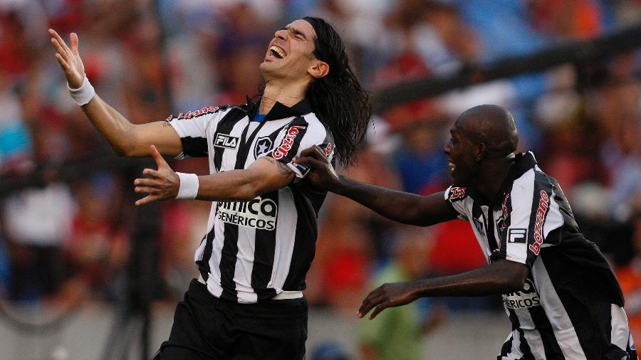 Loco Abreu, do Botafogo, comemora gol sobre o Flamengo na final da Taça Guanabara de 2010 - Fernando Soutello/AGIF