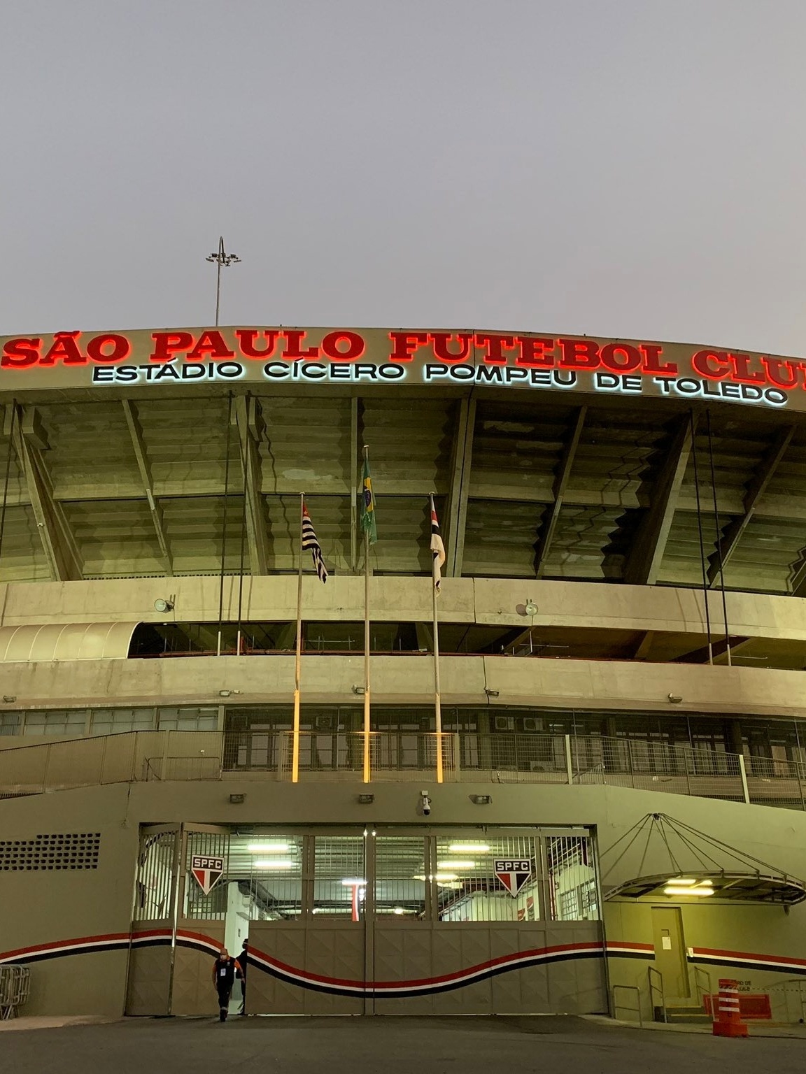 São Paulo negocia empréstimo de Wesley Moraes, do Aston Villa