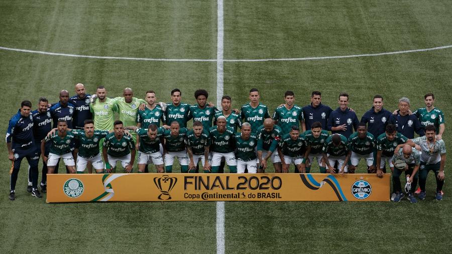 Time do Palmeiras posando para fotos antes da final diante do Grêmio - Ettore Chiereguini/AGIF