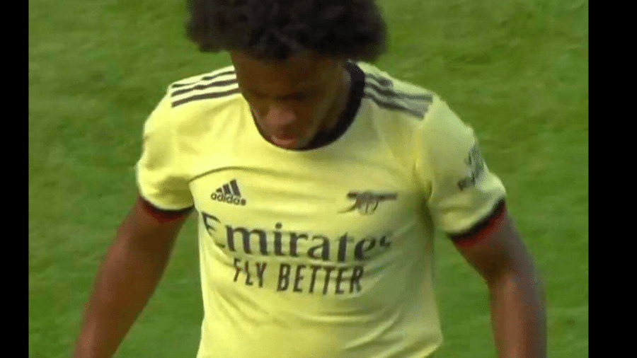 Willian durante um amistoso de pré-temporada com o Arsenal - Transmissão