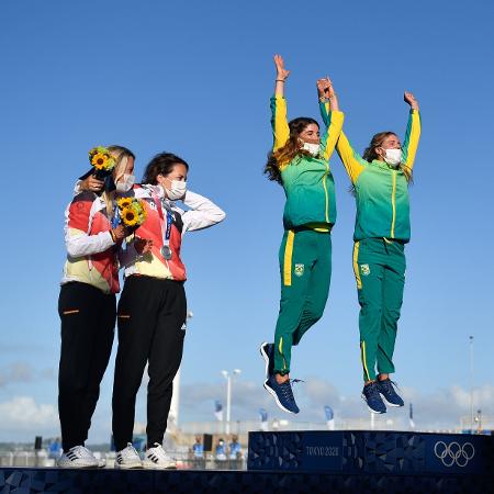 Martine Grael e Kahena Kunze no pódio olímpico da vela - Huang Zongzhi/Xinhua