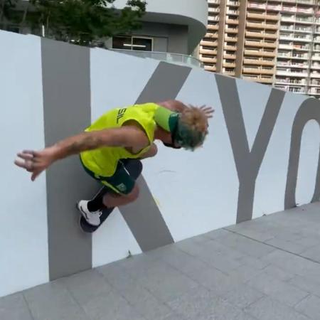 Brasileiro Pedro Barros dá "rolê" de skate na Vila Olímpica em Tóquio: Charlie Brown Jr. tem sido a trilha sonora - Reprodução / Instagram