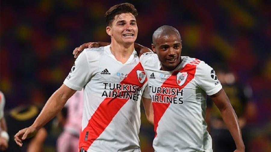 Julian Álvarez e Nicolás de La Cruz comemoram gol do River Plate - Divulgação CARP