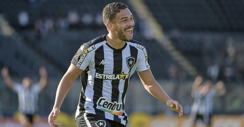 Marco Antonio, do Botafogo, comemora o gol. Partida entre Vasco e Botafogo