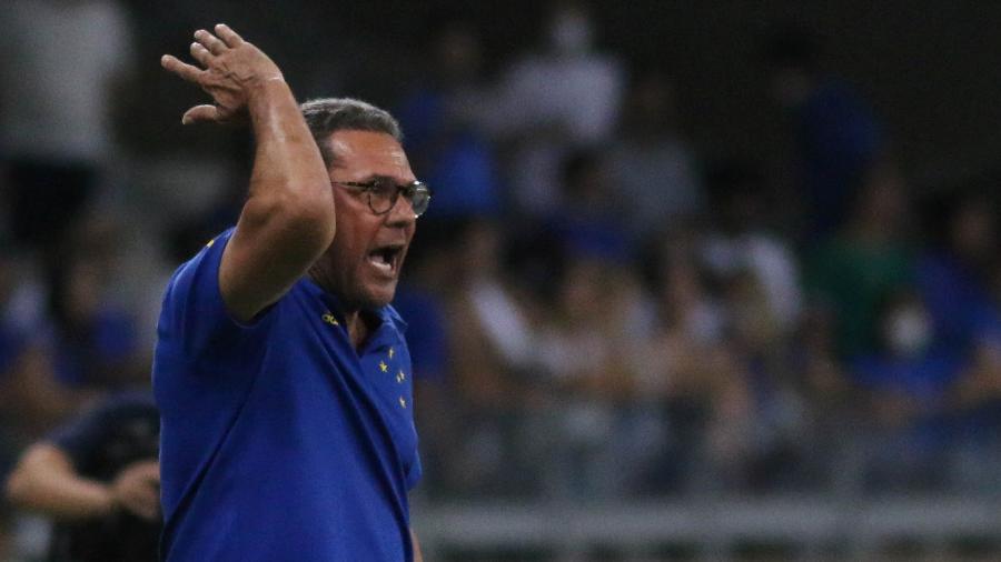 Vanderlei Luxemburgo comanda o Cruzeiro contra o Brusque pela Série B - Fernando Moreno/AGIF