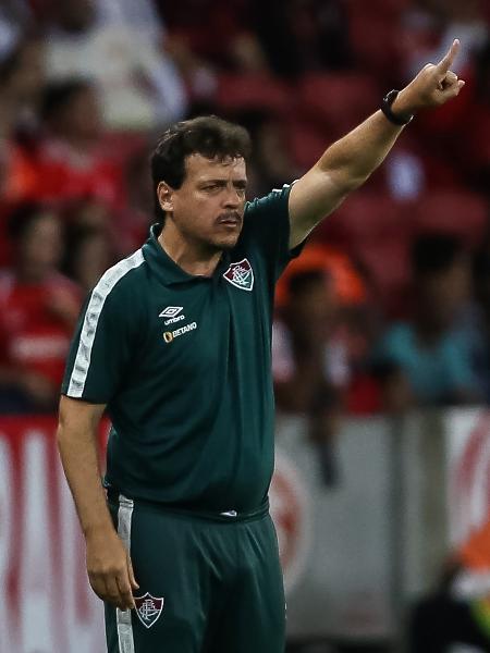 Fernando Diniz, técnico do Fluminense, comandando a equipe no Brasileirão - Pedro H. Tesch/AGIF