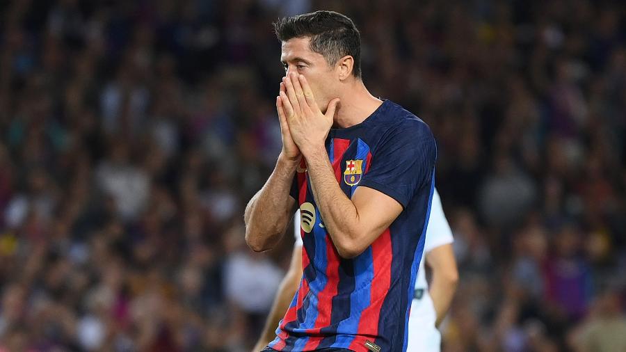 Robert Lewandowski lamenta chance perdida pelo Barcelona contra a Inter de Milão - David Ramos/Getty Images