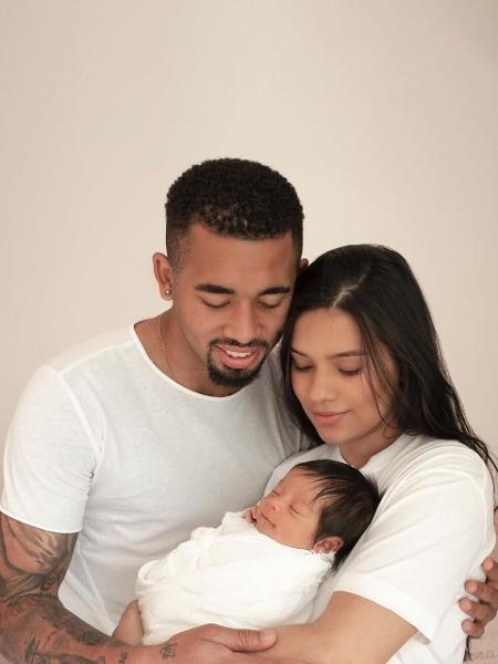 Gabriel Jesus e Raiane Lima tiveram a filha Helena em maio do ano passado - Reprodução/Instagram