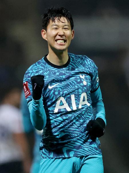 Son celebra gol marcado pelo Tottenham na partida contra o Preston North - Reuters/Lee Smith