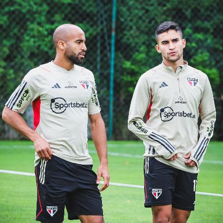 Lucas Moura e Rodrigo Nestor durante treino do São Paulo