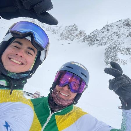 Os irmãos Zion e Noah Bethonico, atletas de snowboard
