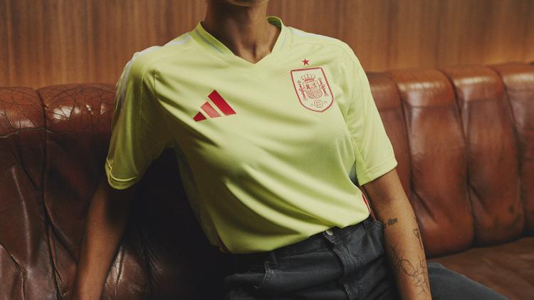 Camisa dois da Espanha que será usada na Eurocopa
