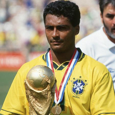 Romário em 1994 com a taça da Copa do Mundo - Alessandro Sabattini/Getty Images