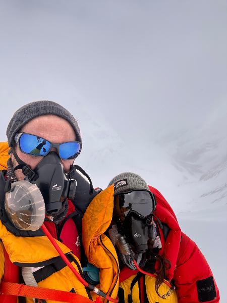 Carlos Santalena e Olívia Bonfim durante escalada ao Everest 