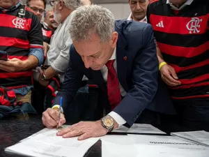 Conselhos do Flamengo questionam Landim por aumento de gastos e contas