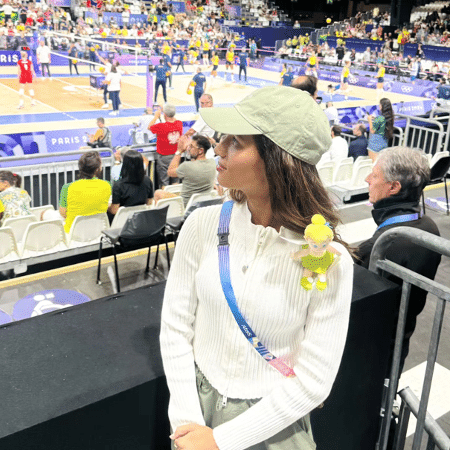 Rayssa Leal acompanhou Brasil x Polônia pelo vôlei feminino nas Olimpíadas