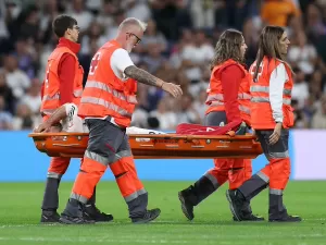 Carvajal sofre grave lesão em jogo do Real e terá de passar por cirurgia