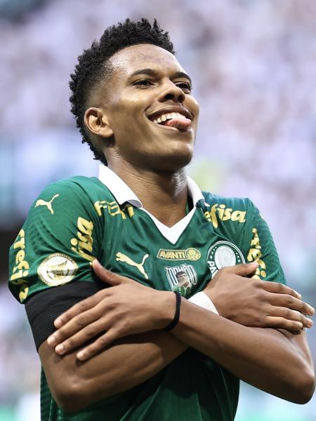 Estêvão comemora gol marcado pelo Palmeiras contra o Fortaleza pelo Brasileirão - Marcello Zambrana/AGIF
