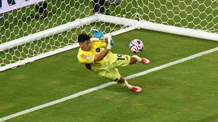 Ustari, do Inter Miami, defendeu pênalti durante jogo contra o Al Ahly pelo Mundial