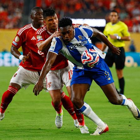Samu em ação durante jogo entre Al Ahly e Porto no Mundial Samu em ação durante jogo entre Al Ahly e Porto no Mundial