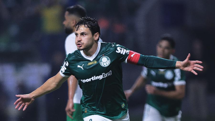 Raphael Veiga abre o placar para o Palmeiras contra o Juventude Raphael Veiga abre o placar para o Palmeiras contra o Juventude