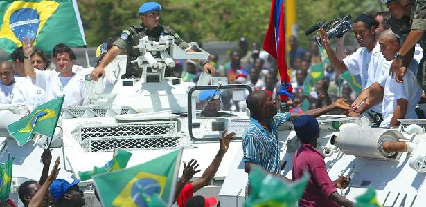 Jogo da Paz entre Brasil e Haiti em 2004 foi marco para país em frangalhos