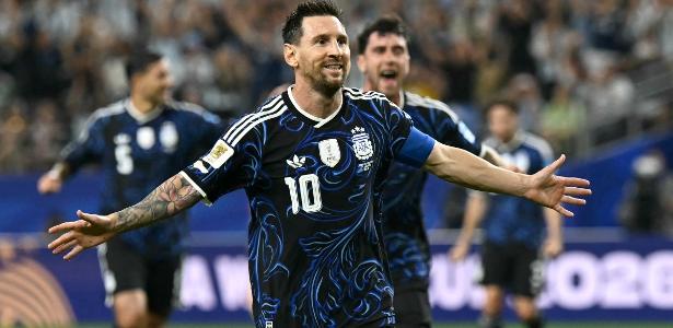 Argentina encara a Inglaterra de camisa azul 40 anos após 'La Mano de Dios'