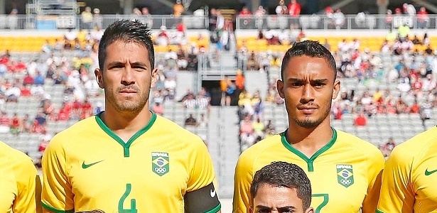 Luan (esquerda) e Eurico (direita) defendem Seleção contra o Uruguai na semifinal do Pan - Rafael Ribeiro / Site oficial da CBF