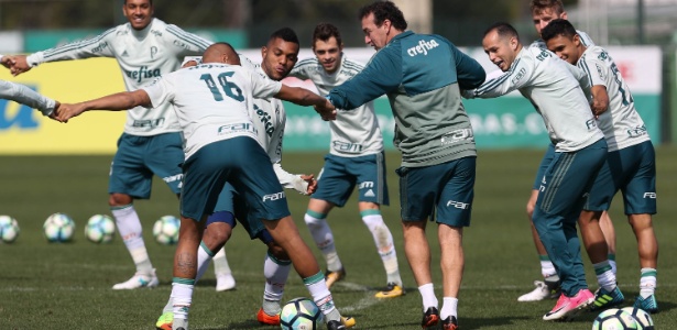 Jogadores do Palmeiras e o técnico Cuca durante treino - Cesar Greco/Fotoarena/Estadão Conteúdo