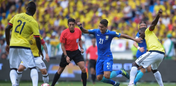 Roberto Firmino passou em branco no empate com a Colômbia nesta terça - Raul Arboleda/AFP