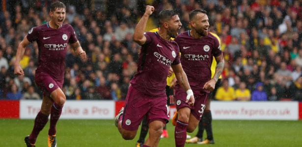 Agüero comemora um gol para o City contra o Watford - John Sibley/Reuters - John Sibley/Reuters