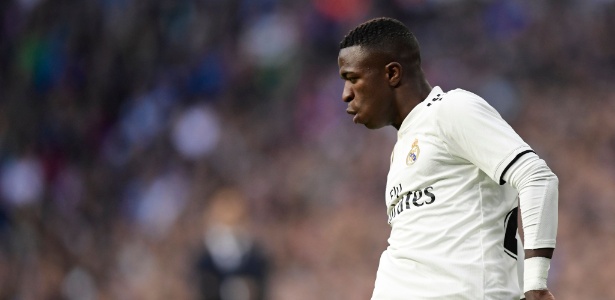 Vinicius Júnior em ação contra o Valladolid - JAVIER SORIANO / AFP - JAVIER SORIANO / AFP