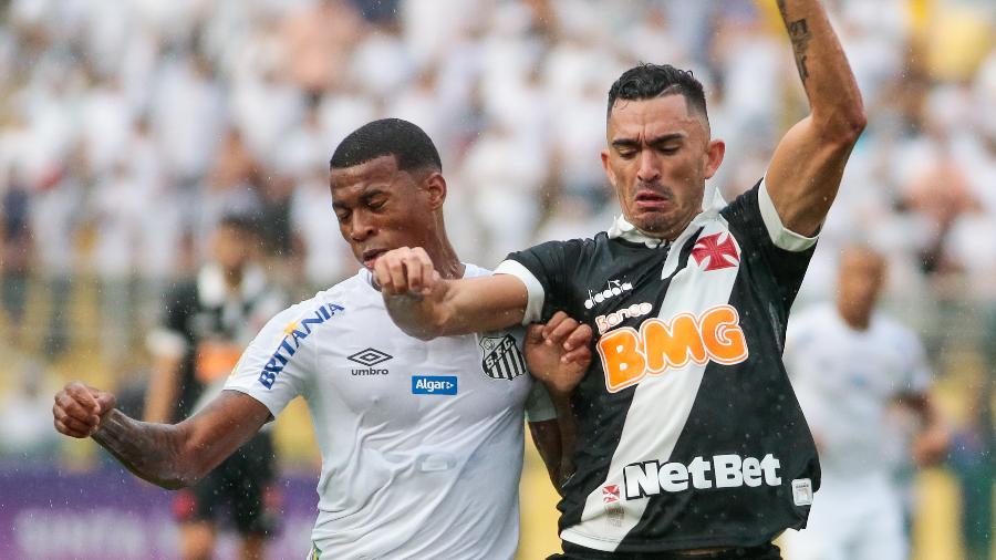 Vasco e Santos se enfrentam em São Januário pela 23ª rodada do Campeonato Brasileiro - Marcello Zambrana/AGIF