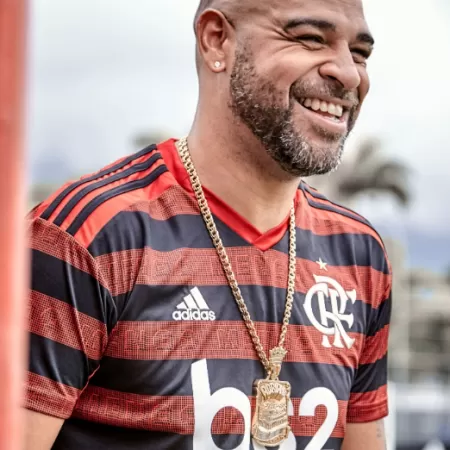 Adriano, ídolo do Flamengo, ganhará documentário no Paramount+. Foto: Reprodução/UOL Esporte