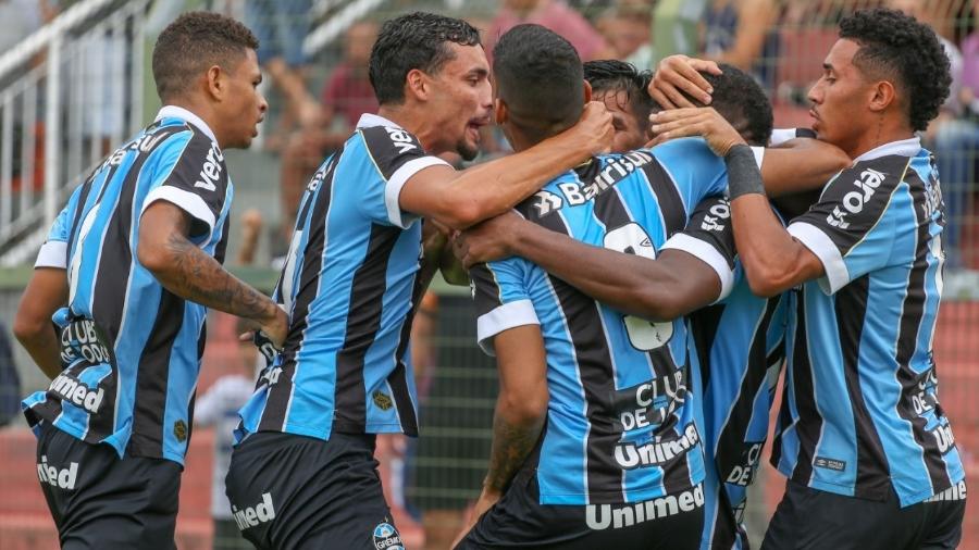 Jogadores do Grêmio comemoram gol em partida da Copa São Paulo 2020 - Guilherme Rodrigues/GR Press