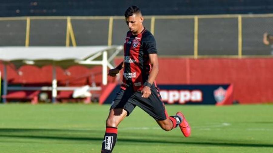 Matheus Tenório, atacante do Vitória, celebra gol pela Copa do Nordeste - Pietro Carpi /EC Vitória
