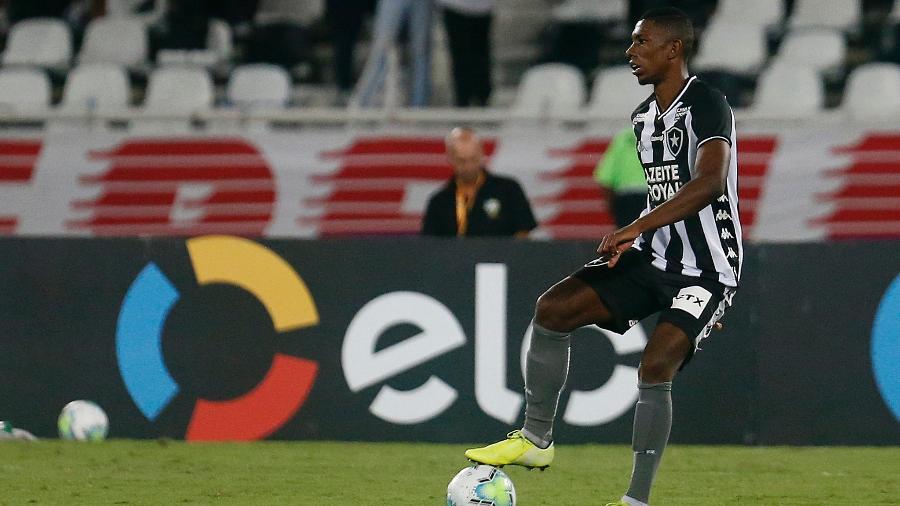 Cria da base, zagueiro Kanu tem bom começo de ano no Botafogo - Vítor Silva/Botafogo