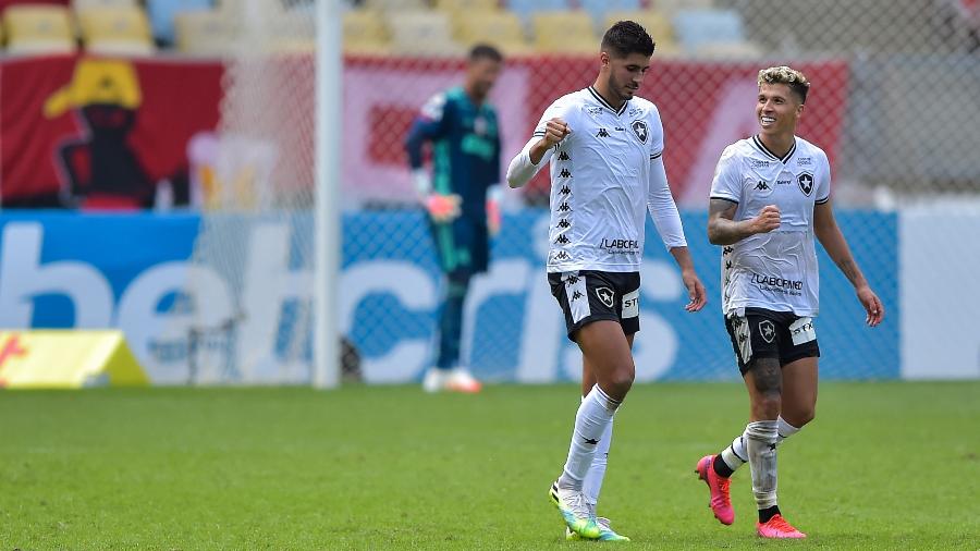 Pedro Raul e Bruno Nazário deverão voltar a formar parte do time titular contra o Paraná pela Copa do Brasil - Thiago Ribeiro/AGIF