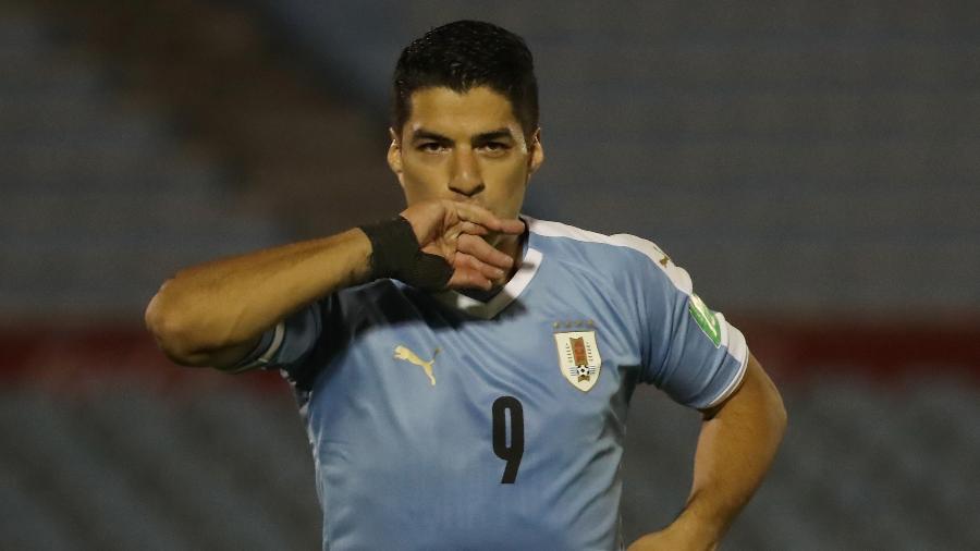 Luis Suárez abriu o placar para o Uruguai contra o Chile, nas Eliminatórias para a Copa de 2022 - Raul Martinez -Pool/Getty Images