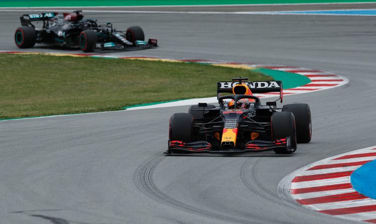 Verstappen Largo na Frente de Lewis Hamilton - Reuters / Albert Gia - Reuters / Albert Gia