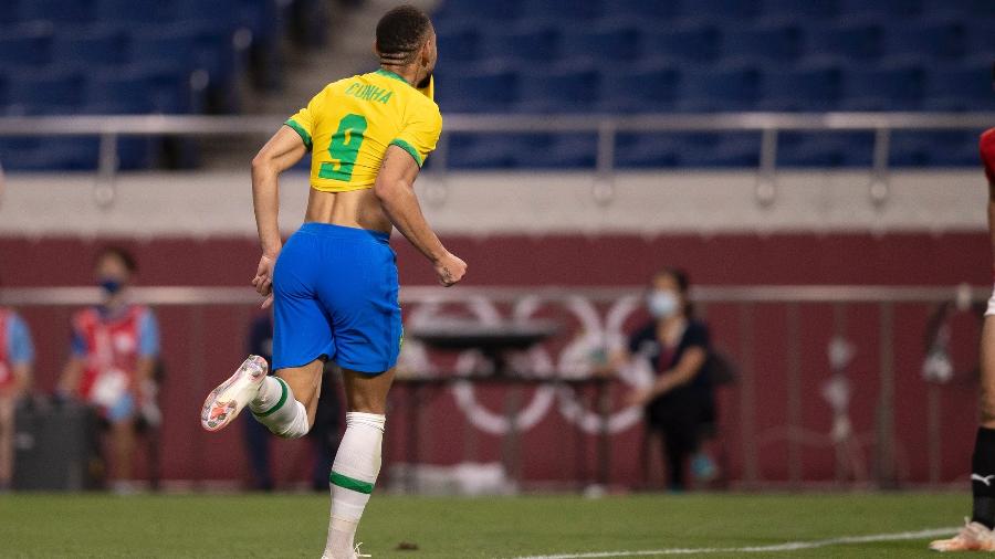 Matheus Cunha comemora gol da seleção brasileira contra o Egito pelas Olimpíadas; ele saiu do jogo lesionado - Lucas Figueiredo/CBF